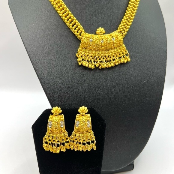 Beautiful Gold Tone Seed Bead Necklace and Earrings Set Adjustable Necklace - Picture 6 of 12